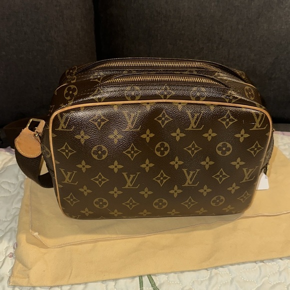 Louis Vuitton Brown Monogram Messenger Bag
Reporter. - Picture 7 of 14